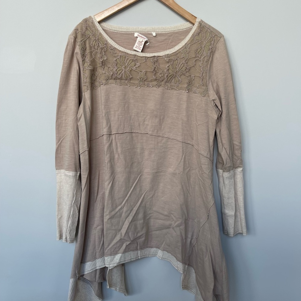 Sundance | Lace Neutral Lagenlook Asymmetric Hem Top